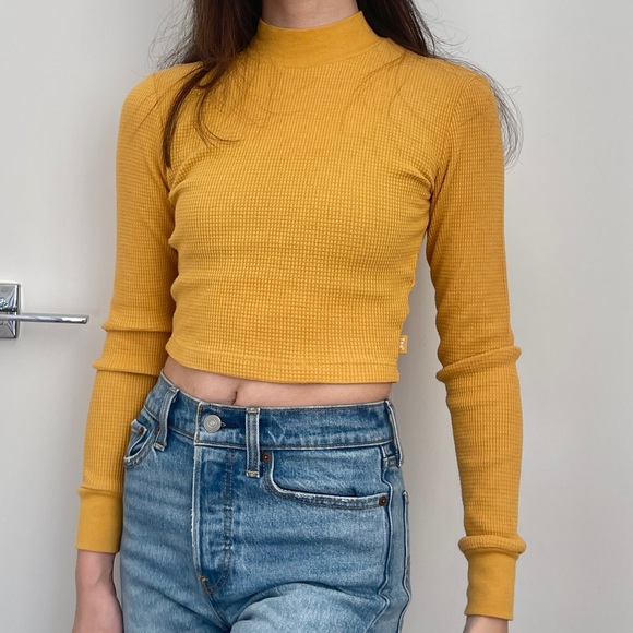 Aritzia | TNA Thermal Waffle Long Sleeve T Shirt - Picture 8 of 9